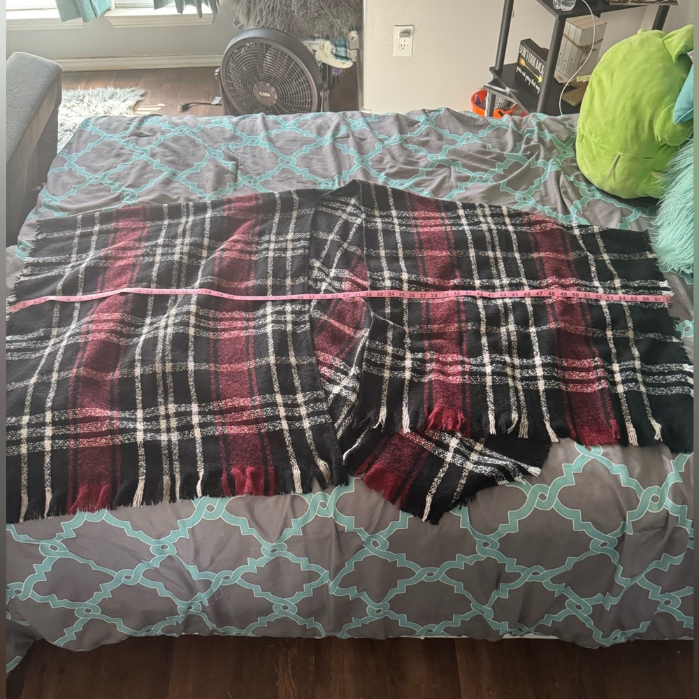 NWOT❤️MAURICES❤️ Oversized Poncho Style Sweater Black, Burgundy, White Plaid - Picture 7 of 9
